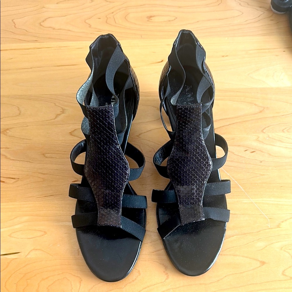 AMALFI BY RANGONI WOMENS SIZE 9N BLACK LOW HEEL SANDALS TEXTURED LEATHER